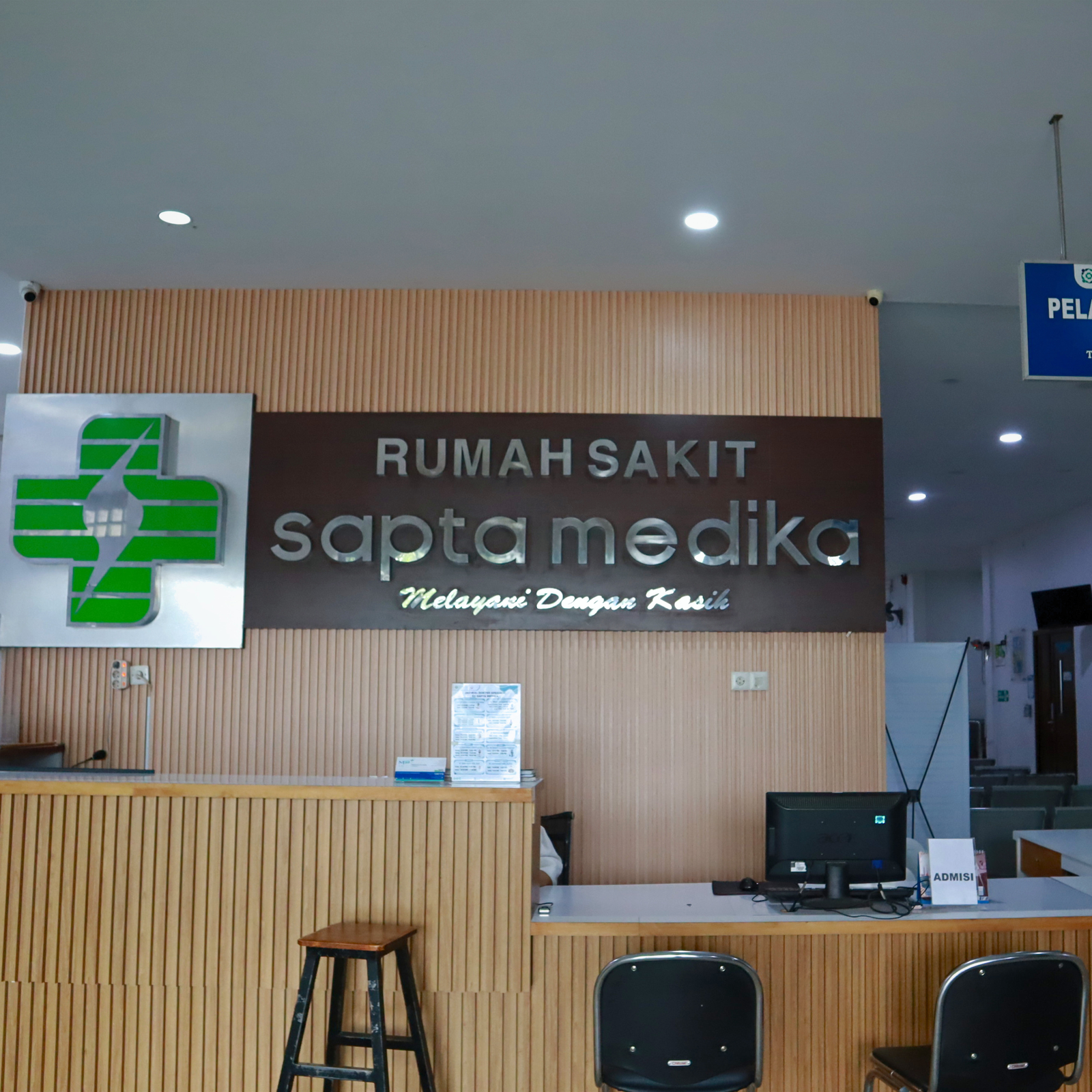 Area resepsionis RS Sapta Medika Indrapura